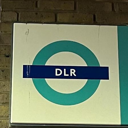 Luxurious Dlr Apartment London Ngoại thất bức ảnh