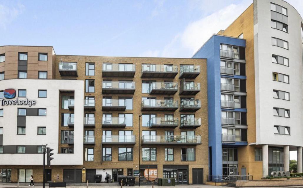 Luxurious Dlr Apartment London Ngoại thất bức ảnh