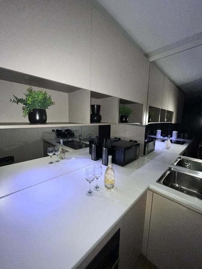 Luxurious Dlr Apartment London Ngoại thất bức ảnh