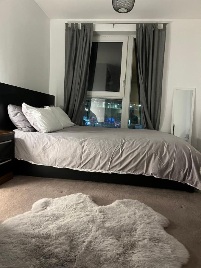 Luxurious Dlr Apartment London Ngoại thất bức ảnh