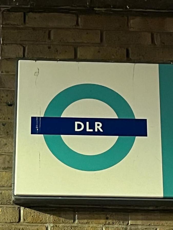 Luxurious Dlr Apartment London Ngoại thất bức ảnh